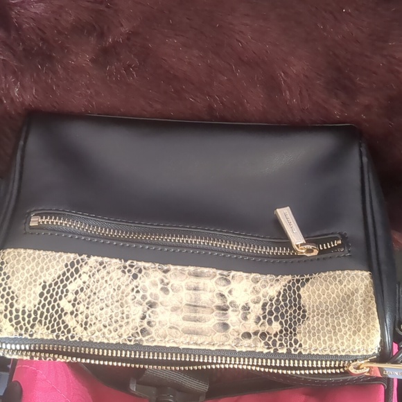 Danier leather purse - Picture 2 of 3